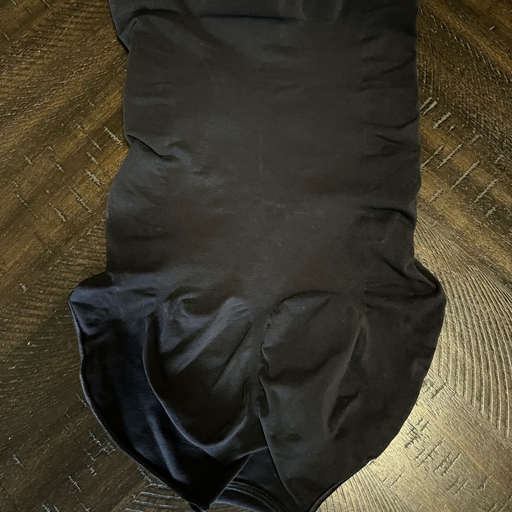 SKIMS SHAPEWEAR - Picture 3 of 6